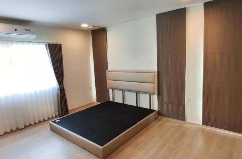 House with Shared Pool in Bangnatrad 